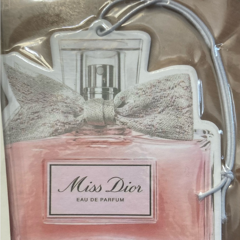 Dior Gift box with beautiful Dior products - Picture 7 of 11